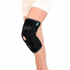 Бандаж для фиксации коленной чашечки неопреновый Алком 4038 р. 2 черный
