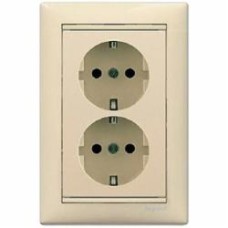Розетка двойная с заземлением Legrand Valena 2К+З 16 А без шторок кремовый 774370