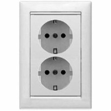 Розетка двойная с заземлением Legrand Valena 2К+З 16 А без шторок белый 774400