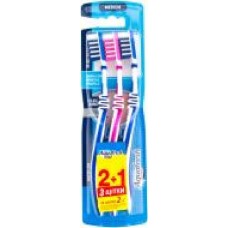 Зубная щетка Aquafresh In Between 2+1 средней жесткости 3 шт.